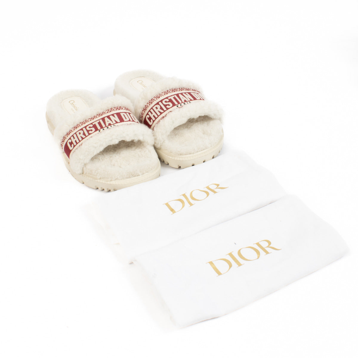 Christian Dior White Fur Dway Sandals - size 38 aan de beste prijs bij Labellov tweedehands luxe in Antwerpen en Knokke. Wij kopen en verkopen steeds aan de beste prijs bij Labellov.