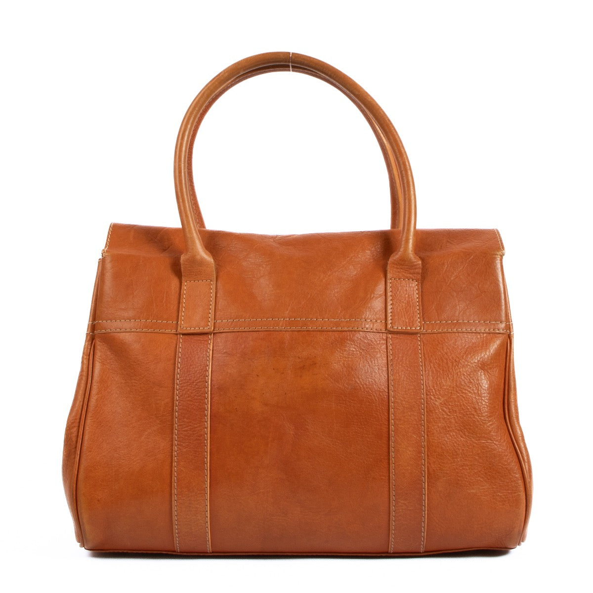 Shop safe online at Labellov in Antwerp, Brussels and Knokke this 100% authentic second hand Mulberry Camel Bayswater Handbag