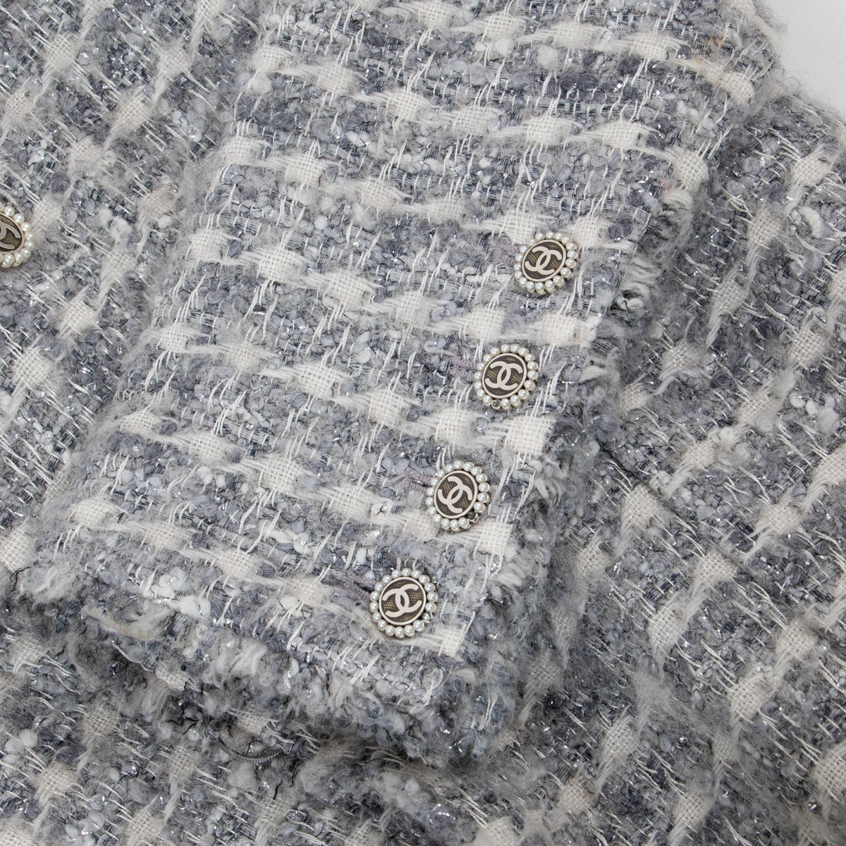 Manteau Chanel Automne/Hiver 2005 en tweed bouclé gris argenté - Taille FR40
