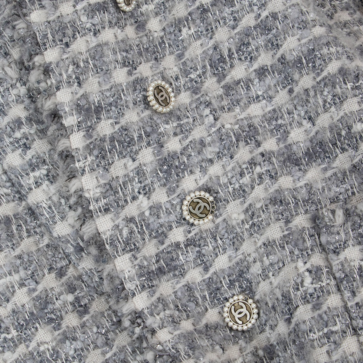 Manteau Chanel Automne/Hiver 2005 en tweed bouclé gris argenté - Taille FR40