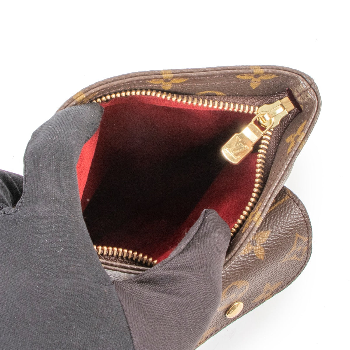 Shop safe online at Labellov in Antwerp this 100% authentic second hand Louis Vuitton Monogram Canvas Partition Pouch