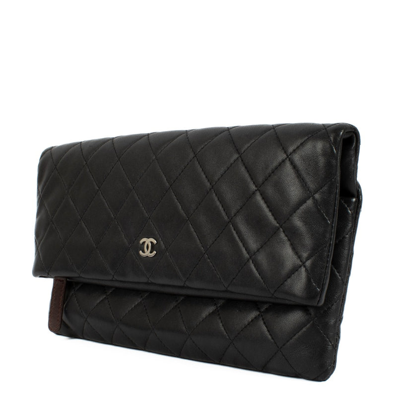 Shop 100% authentic secondhand Chanel Black CC Flap Clutch on Labellov.com