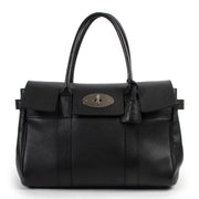Shop safe online at Labellov in Antwerp this 100% authentic Mulberry Black Leather Bayswater Shoulder Bag