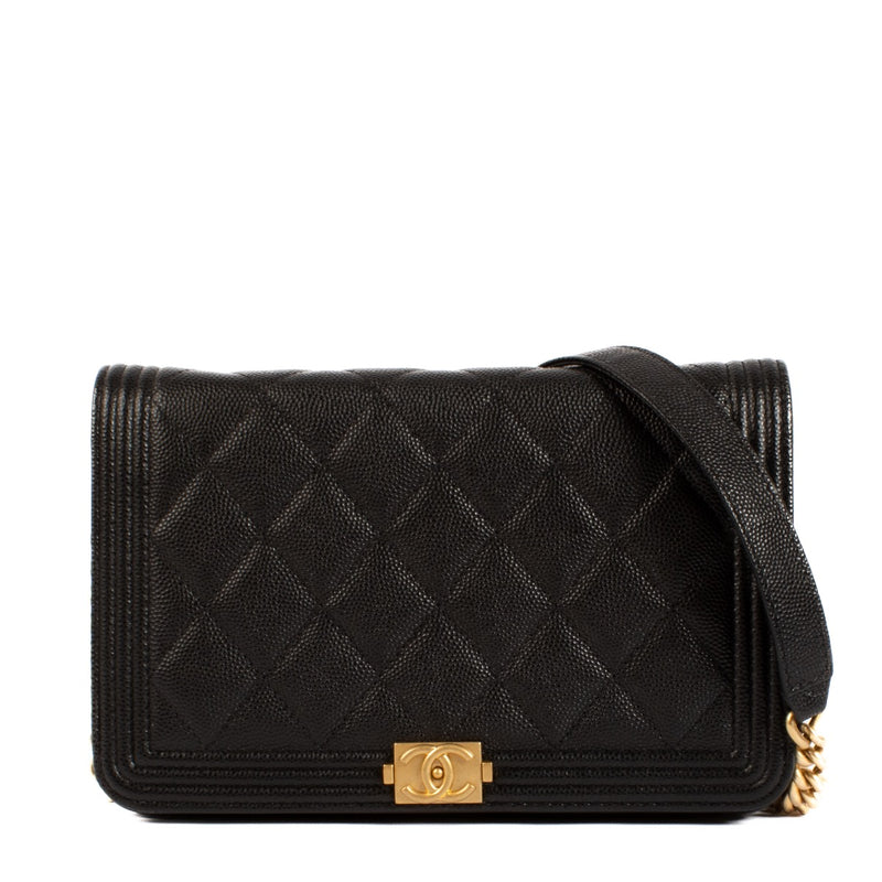 Shop safe online at Labellov in Antwerp, Brussels and Knokke this 100% authentic second hand Chanel Black Caviar Leather Boy Wallet On Chain