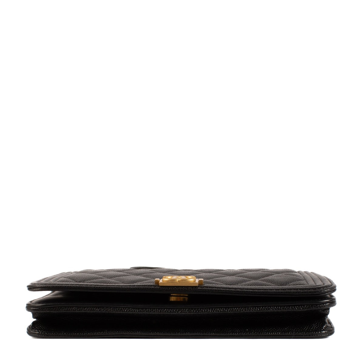 Shop safe online at Labellov in Antwerp, Brussels and Knokke this 100% authentic second hand Chanel Black Caviar Leather Boy Wallet On Chain