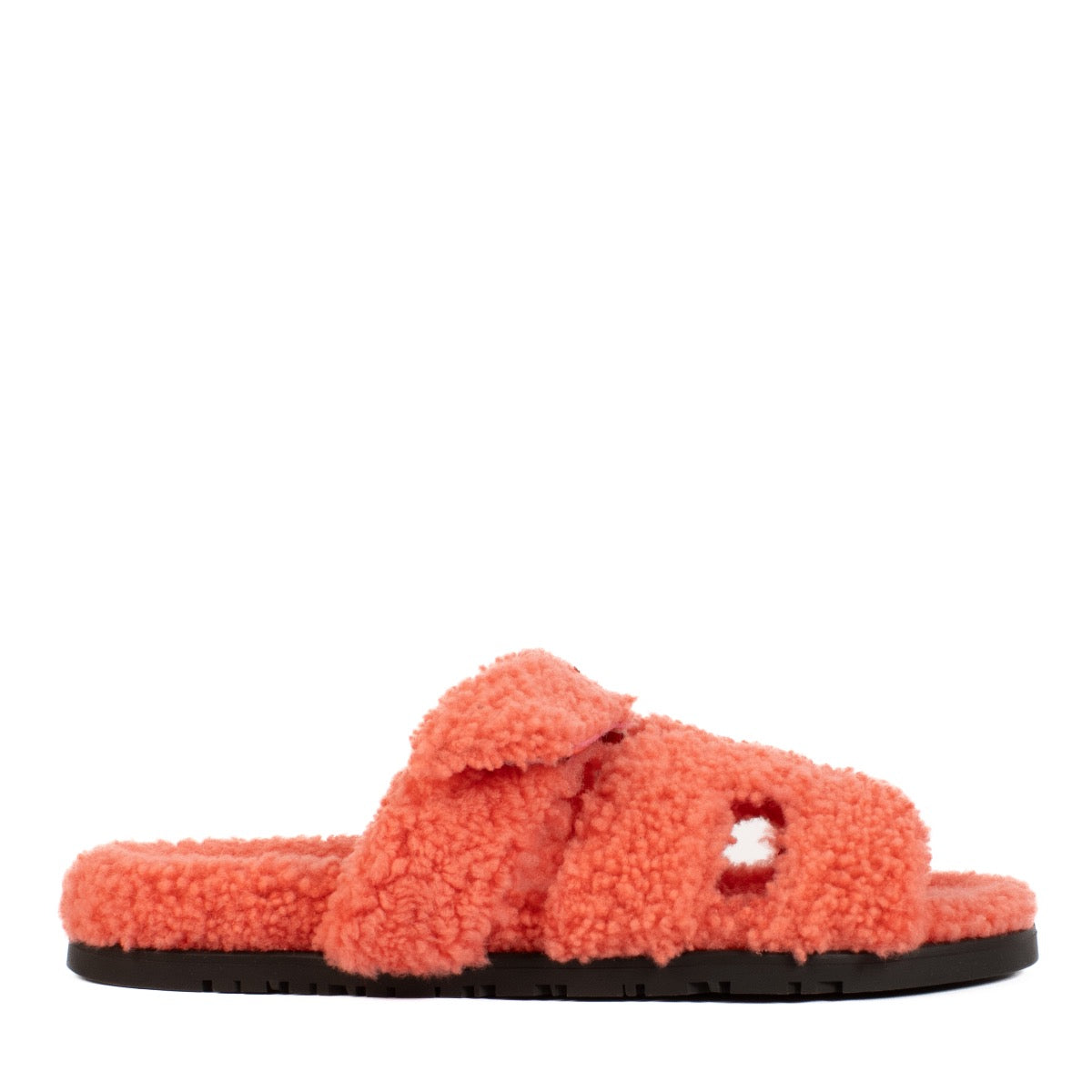 Shop safe online at Labellov in Antwerp, Brussels and Knokke these 100% authentic second hand Hermès Shearling Rose Du Desert Chypre Sandals - size 39