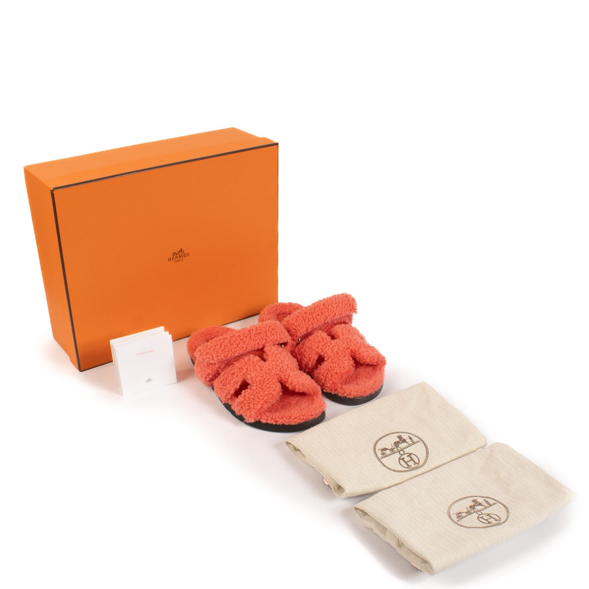 Shop safe online at Labellov in Antwerp, Brussels and Knokke these 100% authentic second hand Hermès Shearling Rose Du Desert Chypre Sandals - size 39