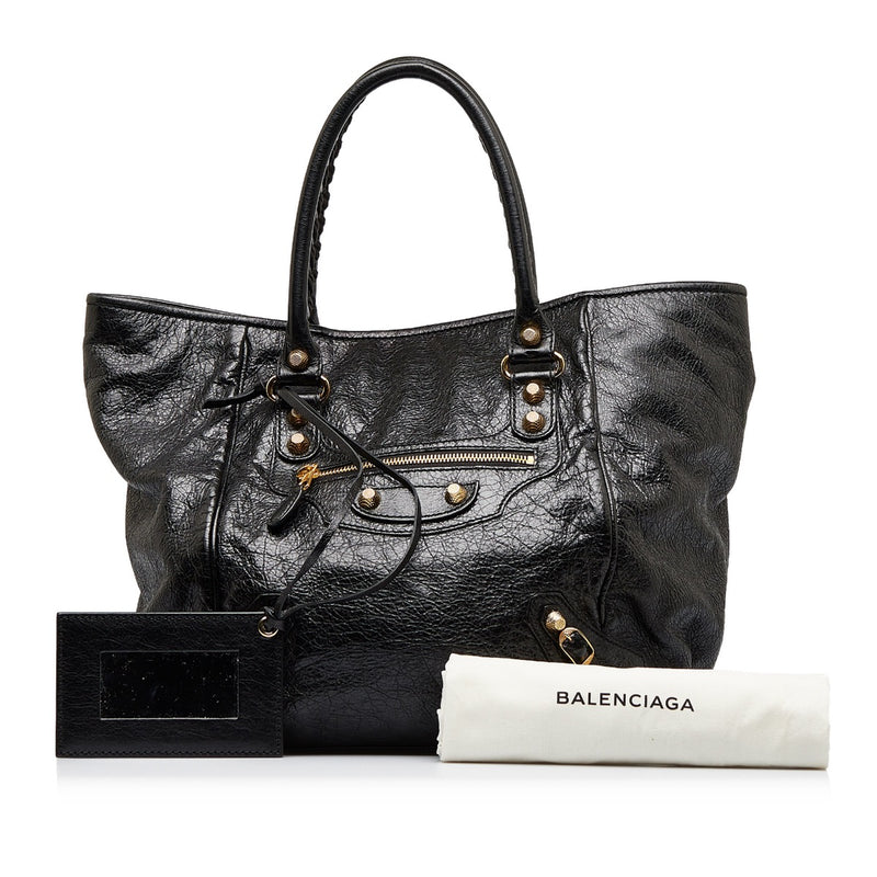 Shop safe online at Labellov in Antwerp, Brussels and Knokke this 100% authentic second hand Balenciaga black Giant 12 Sunday Tote Shoulder bag