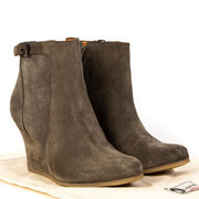 Buy and sell your authenticLanvin Grey Suede Wedge Ankle Boots - Size 36,5 for the best price available online at Labellov.