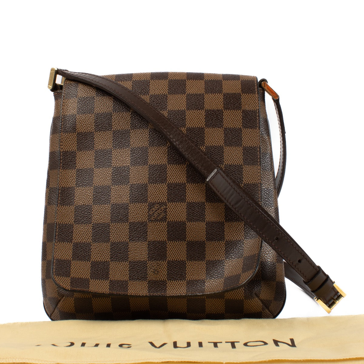 Shop safe online at Labellov in Antwerp, Brussels and Knokke this 100% authentic second hand Louis Vuitton Damier Ebene Musette Salsa PM Crossbody