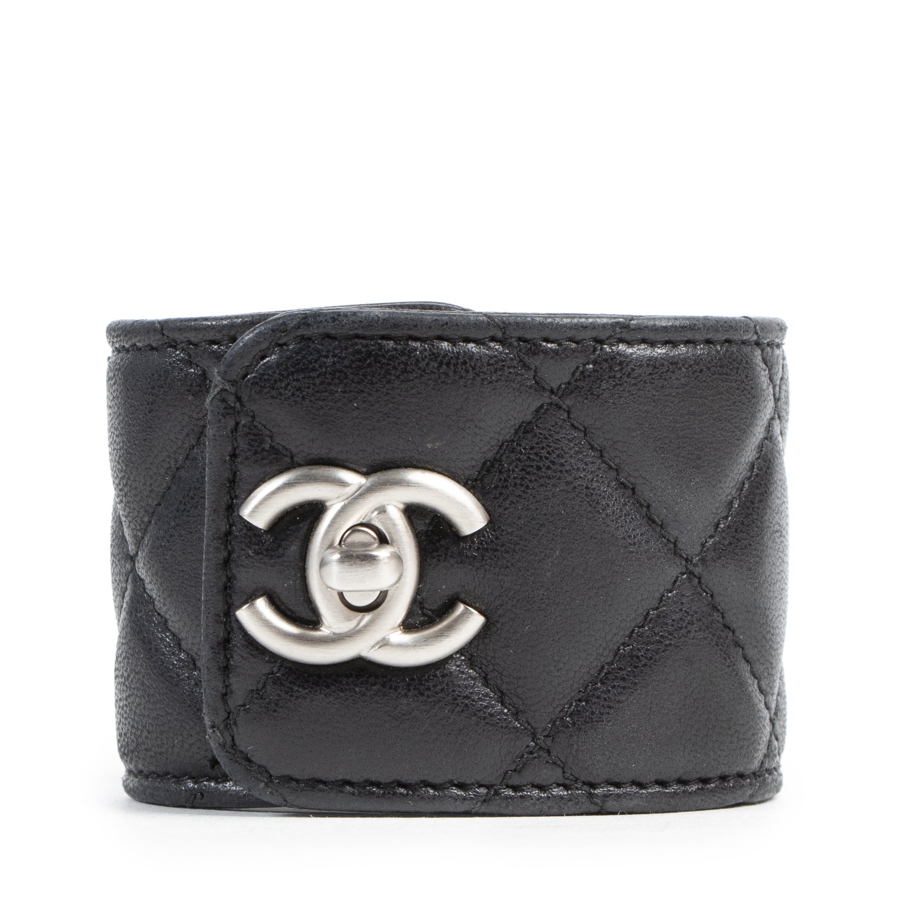 Authentieke Tweedehands Chanel Black Leather CC Turnlock Bracelet juiste prijs veilig online shoppen luxe merken webshop winkelen Antwerpen België mode fashion