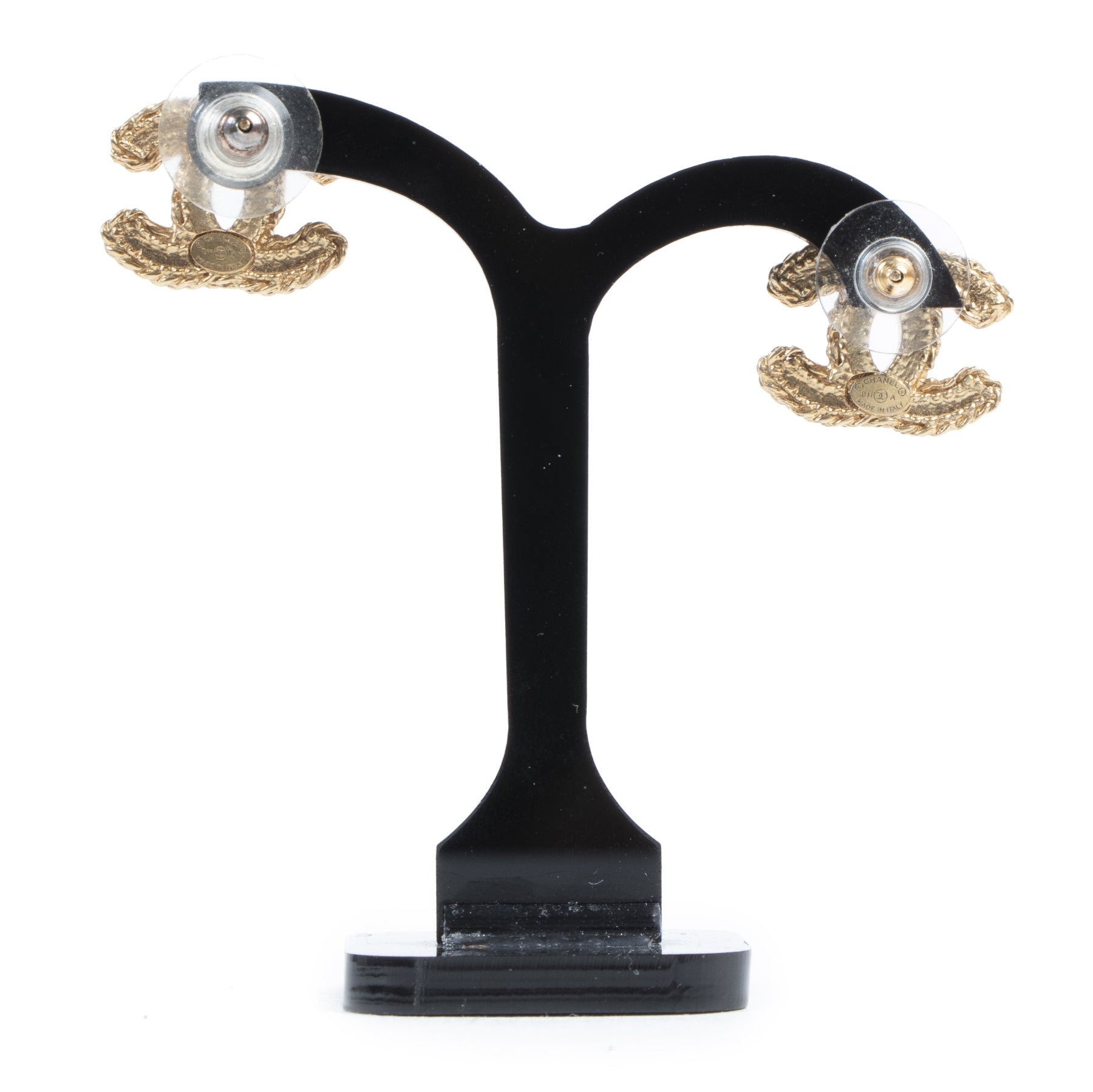 Chanel Gold CC Logo Earrings kopen en verkopen aan de beste prijs
