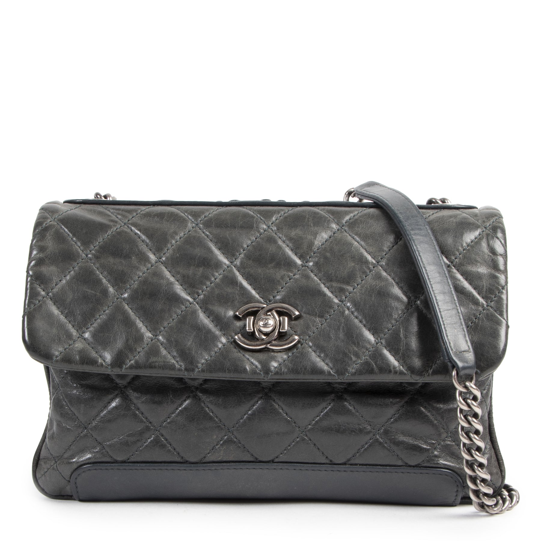 Chanel Green Flap Bag for the best price at Labellov secondhand luxury
