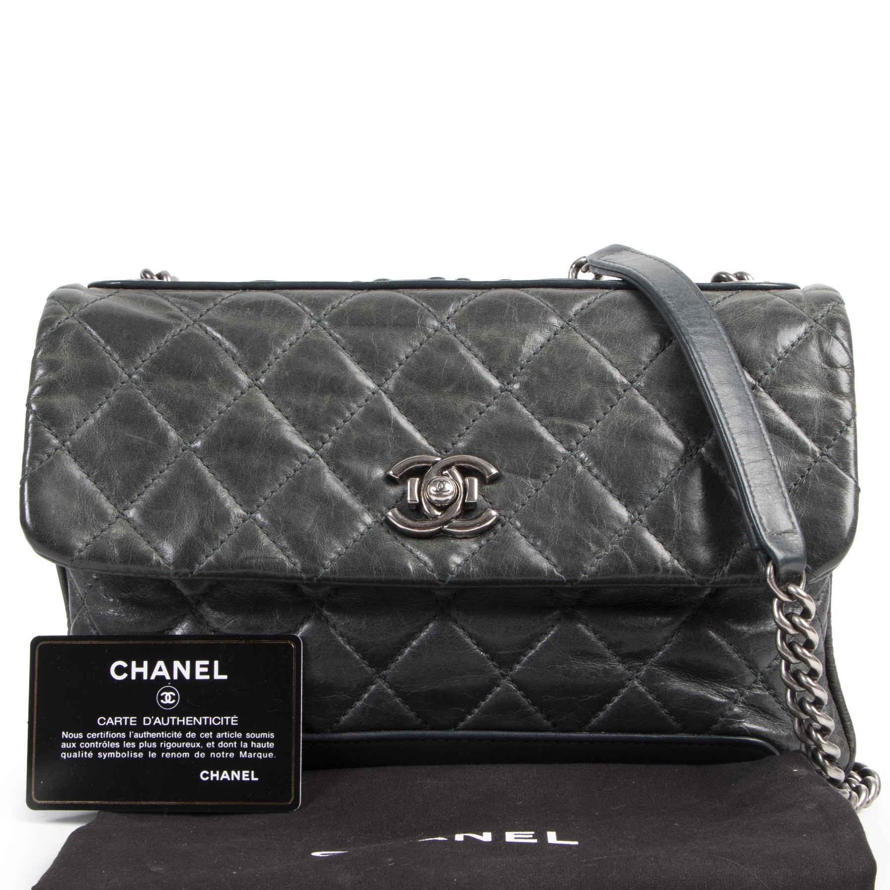 Wij kopen en verkopen aan de beste prijs Chanel Green Flap Bag online bij Labellov