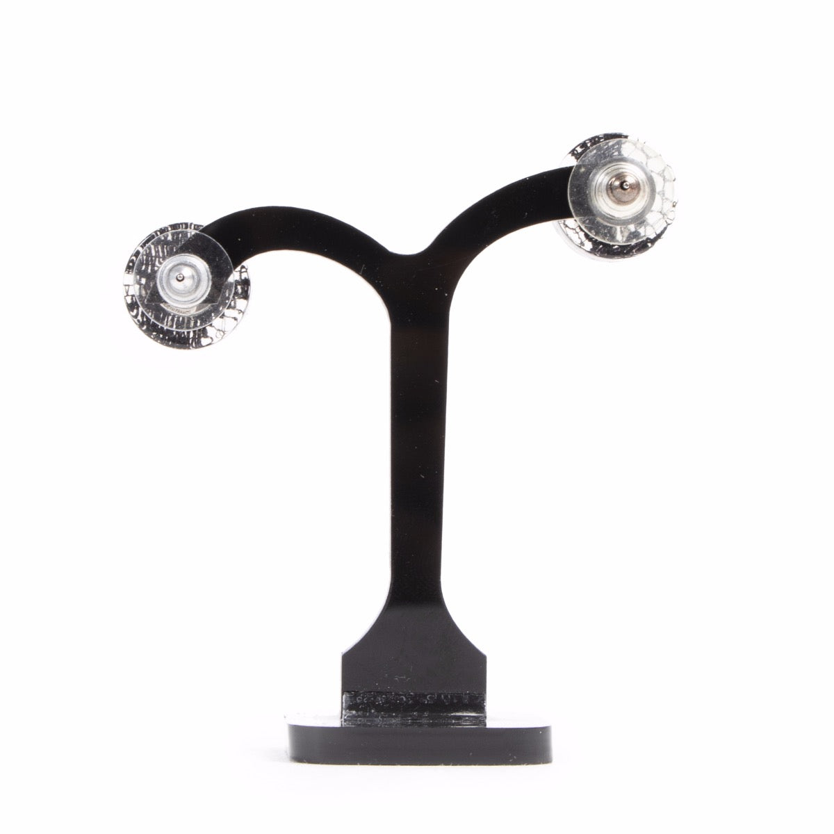 Boucles d'oreilles clous Chanel en résine cristal CC