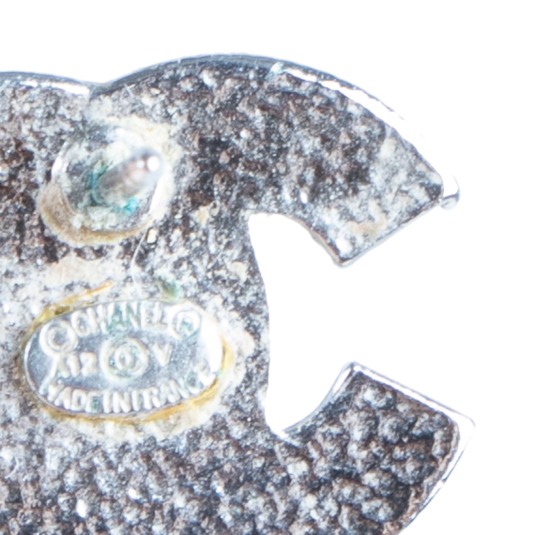 Chanel Silver Crystal CC Stud Earrings pour le meilleur prix chez Labellov à Anvers