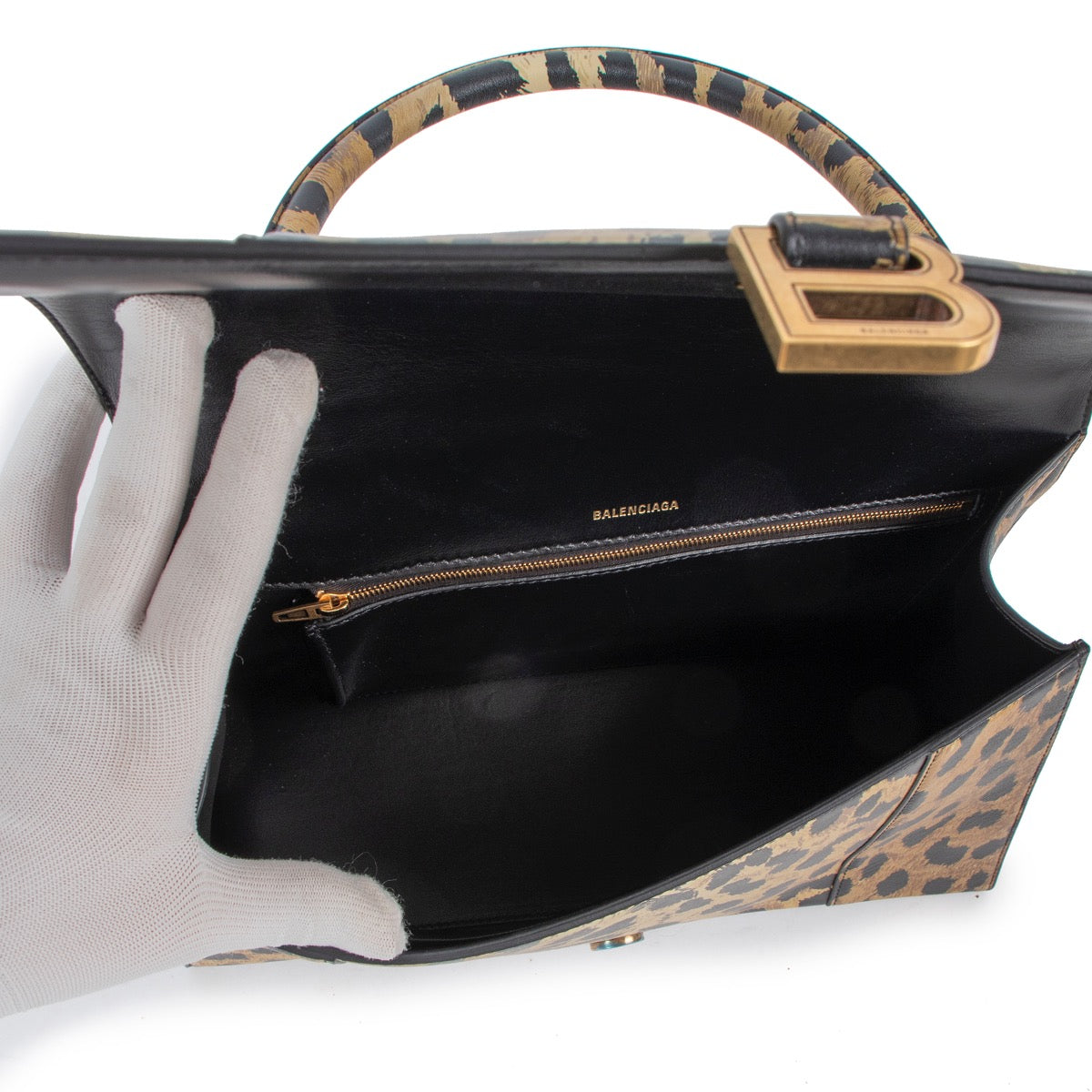 Shop safe online at Labellov in Antwerp this 100% authentic second hand Balenciaga Hourglass Medium Limited Edition Leopard Printed Bag