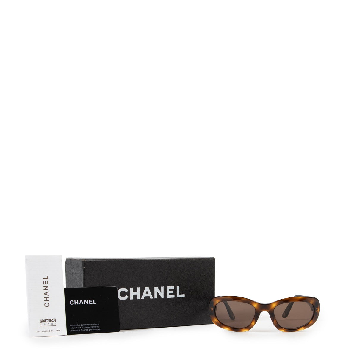 Achetez en ligne second main en toute sécurité ces lunettes brune Chanel chez Labellov.com.