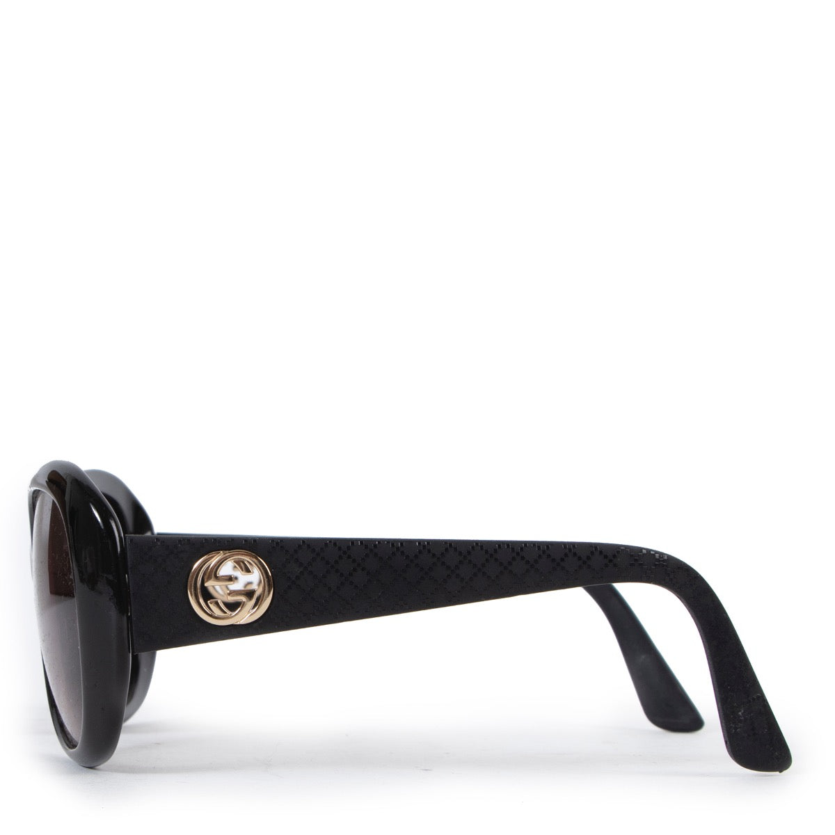 Shop safe online at Labellov in Antwerp this 100% authentic second hand Gucci Black Acetate Sunglasses