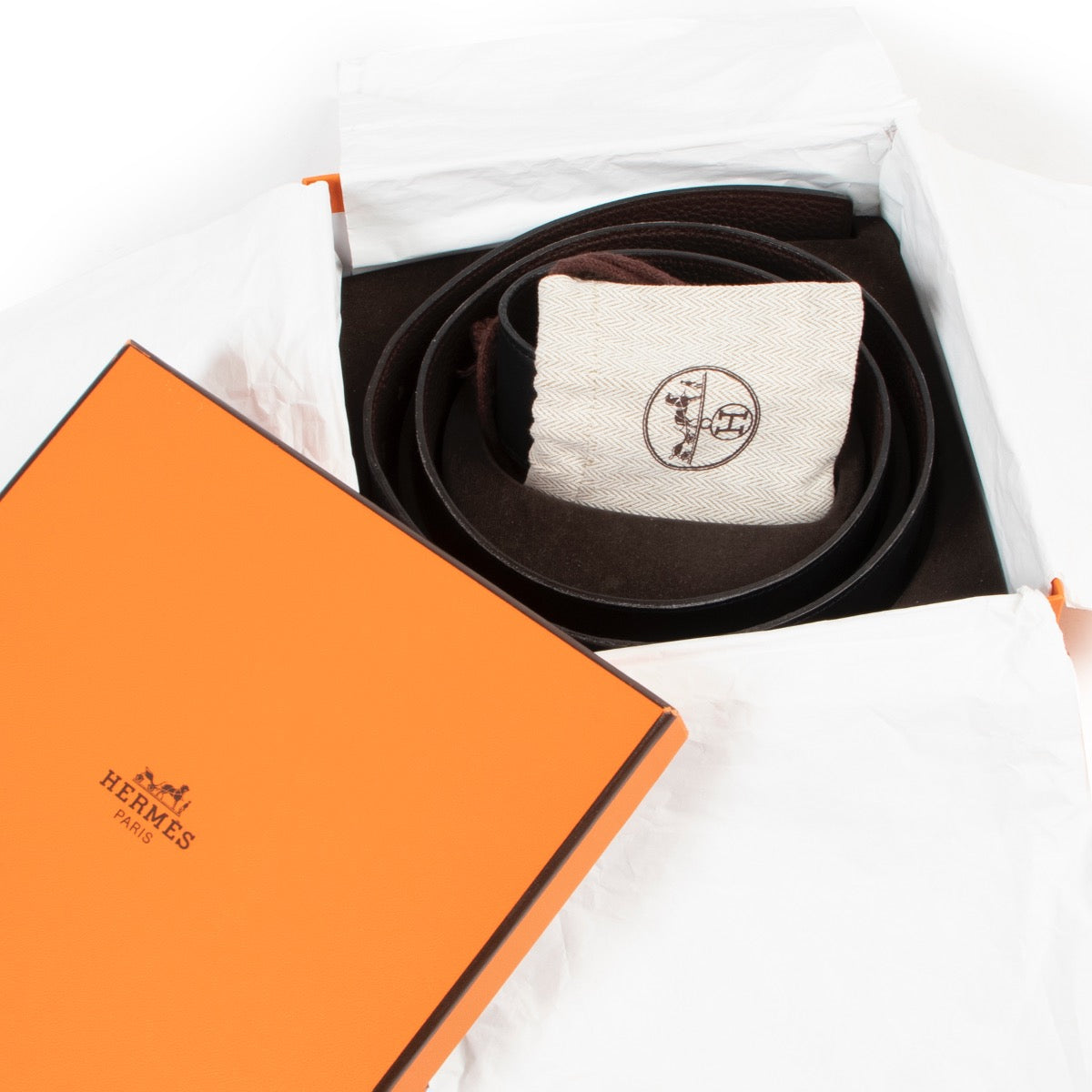 Shop safe online 100% authentic second hand Hermès Black/Brown Natan Reversible Belt - Size 100 in very good preloved condition at the right price at Labellov in Antwerp.