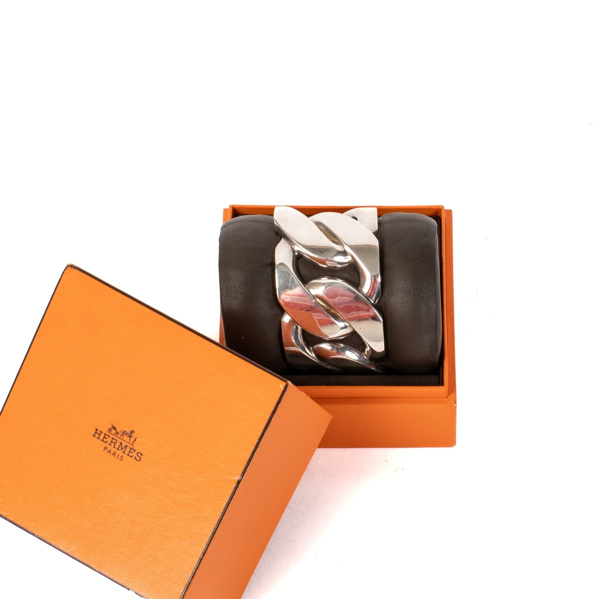 Authentic second hand vintage Hermès Sterling Silver Capture Chain Cuff Bracelet on www.labellov.com
