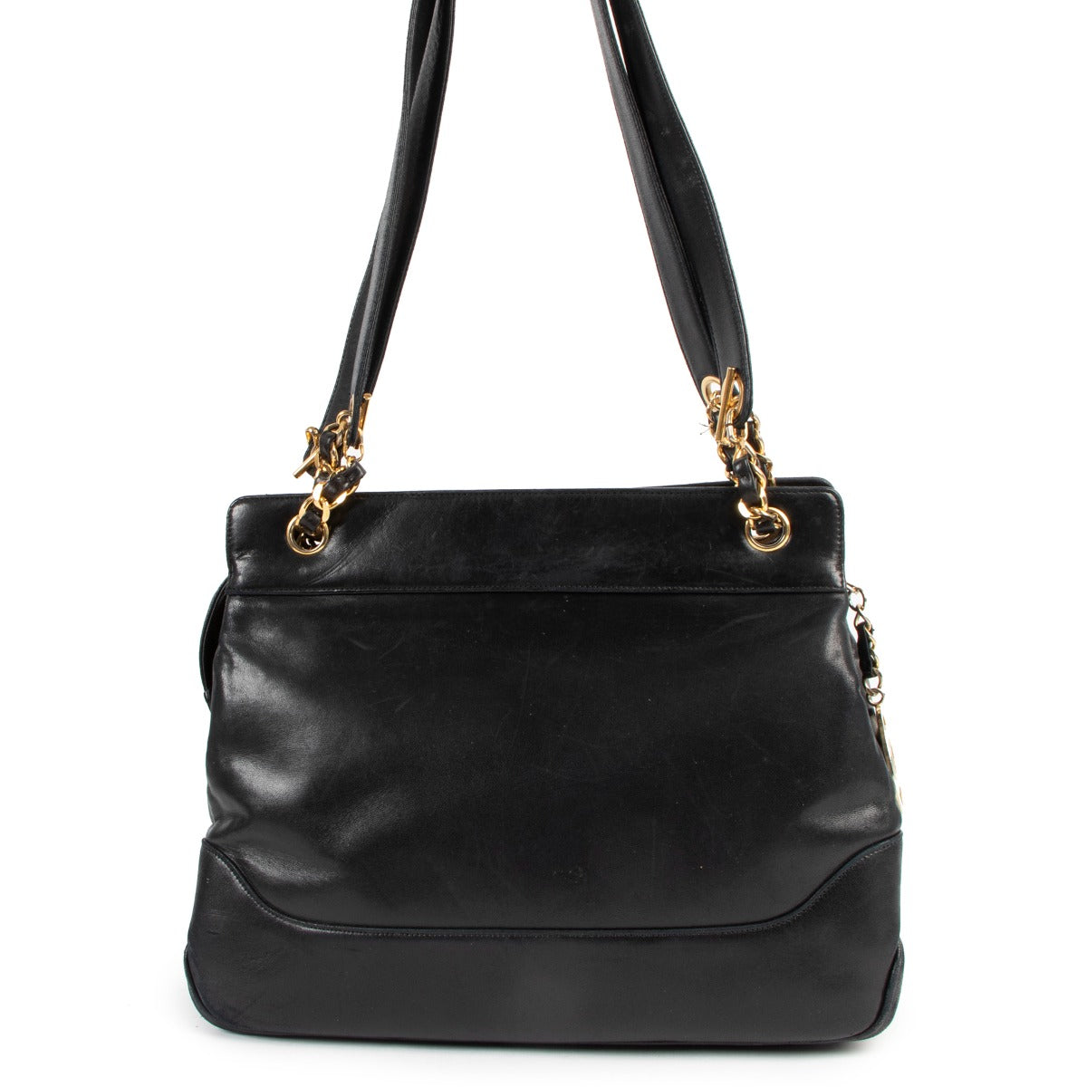 Shop second hand designer Chanel Black CC Lambskin Vintage Shoulder Bag at Labellov.com