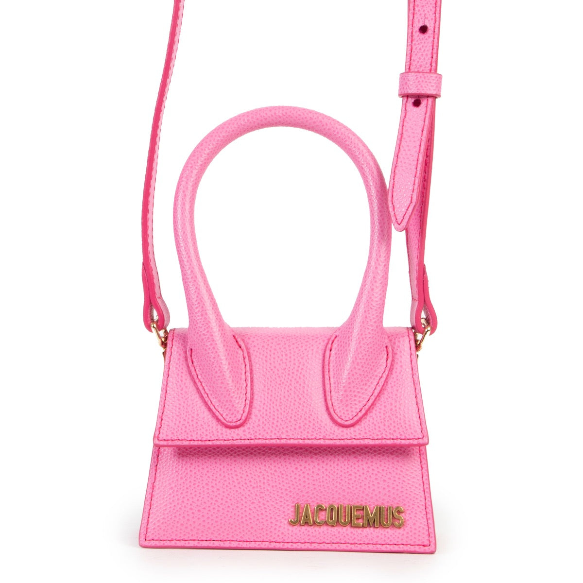 Shop safe online at Labellov in Antwerp this 100% authentic second hand Jacquemus Le Chiquito Pink in very good condition.