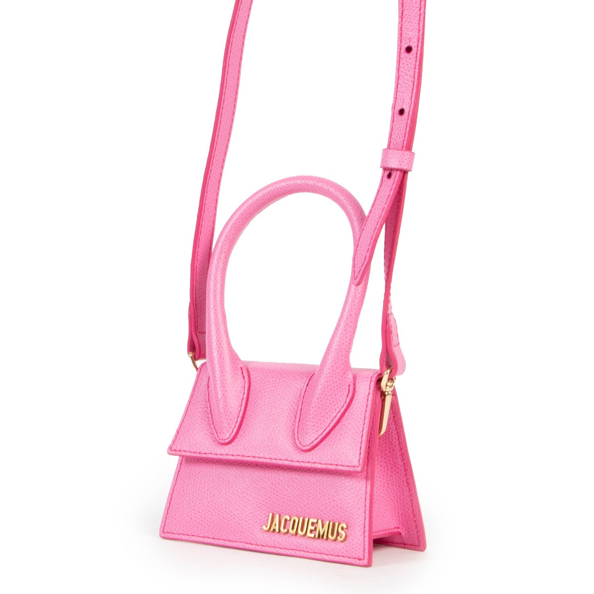 Shop safe online at Labellov in Antwerp this 100% authentic second hand Jacquemus Le Chiquito Pink in very good condition.