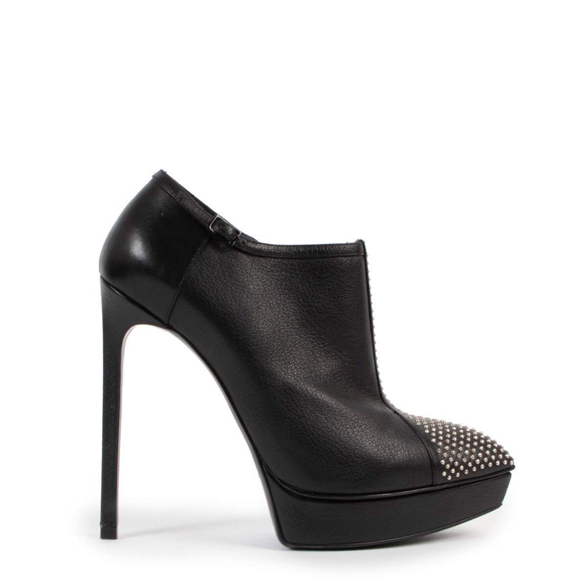 Shop safe online at Labellov in Antwerp these 100% authentic Saint Laurent Black Leather Heels - Size 36