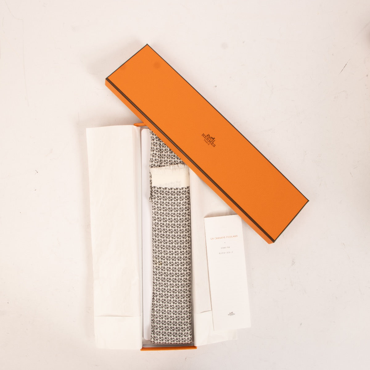 Cravate-foulard Hermès taupe