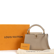 Shop safe online at Labellov in Antwerp, Brussels and Knokke this 100% authentic second hand Louis Vuitton Galet Taurillon BB Capucines. Veilig online tweedehands authentieke Louis Vuitton Galet Taurillon BB Capucines handtas kopen bij Labellov.