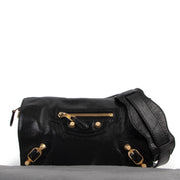 Get this Balenciaga Black Leather Tool Kit Giant Studs Crossbody at Labellov online or in store. Buy and sell your designer items for a reasonable price.