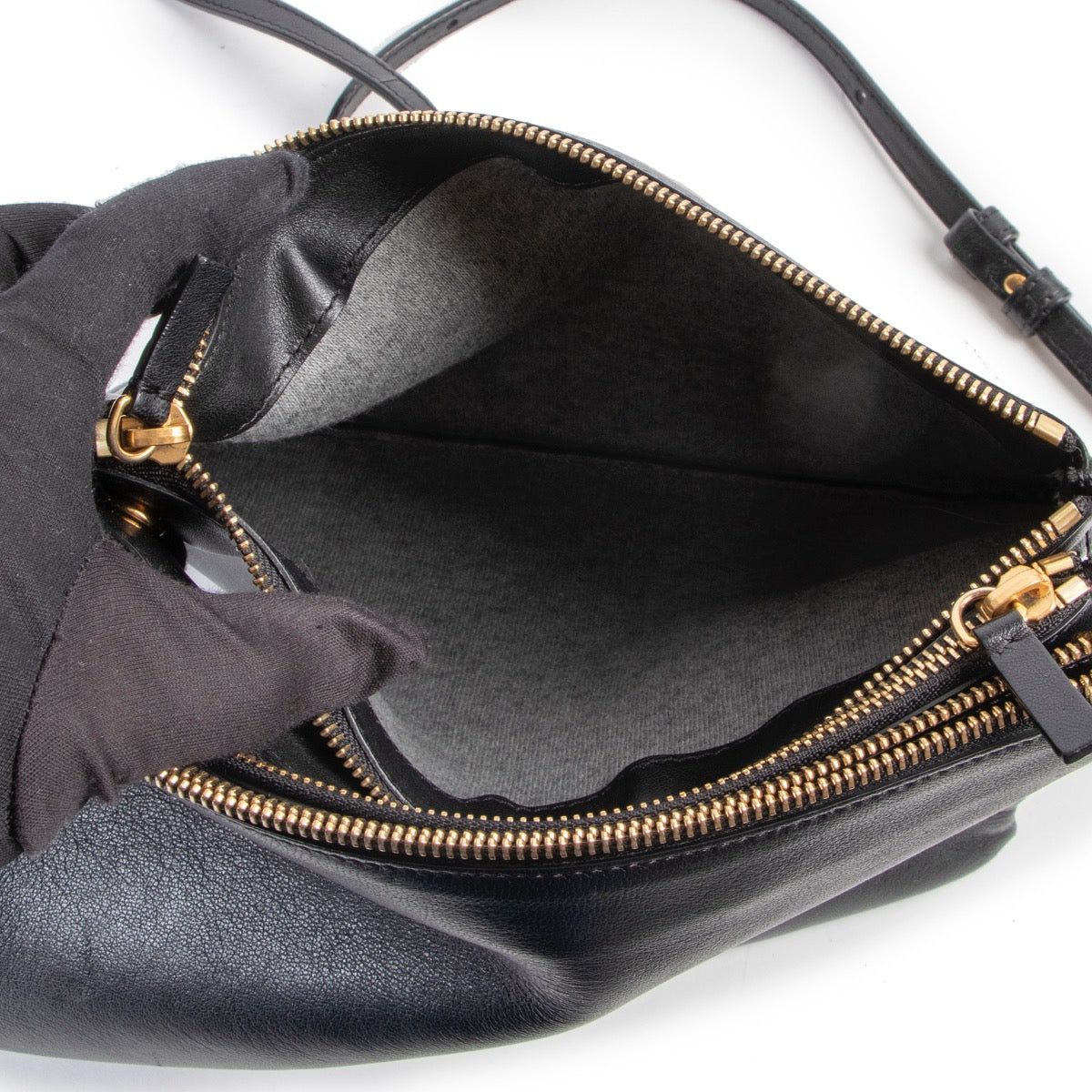 Get this Céline Black Large Trio Crossbody at Labellov online or in store at Labellov for a fair price and in very good condition.