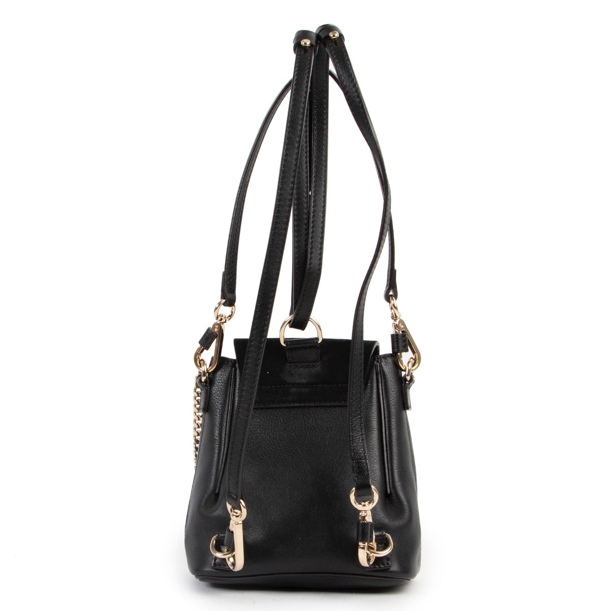 Original no fake Chloé Black Leather Backpack in good condition for sale on Labellov website with designer goods in Antwerp
