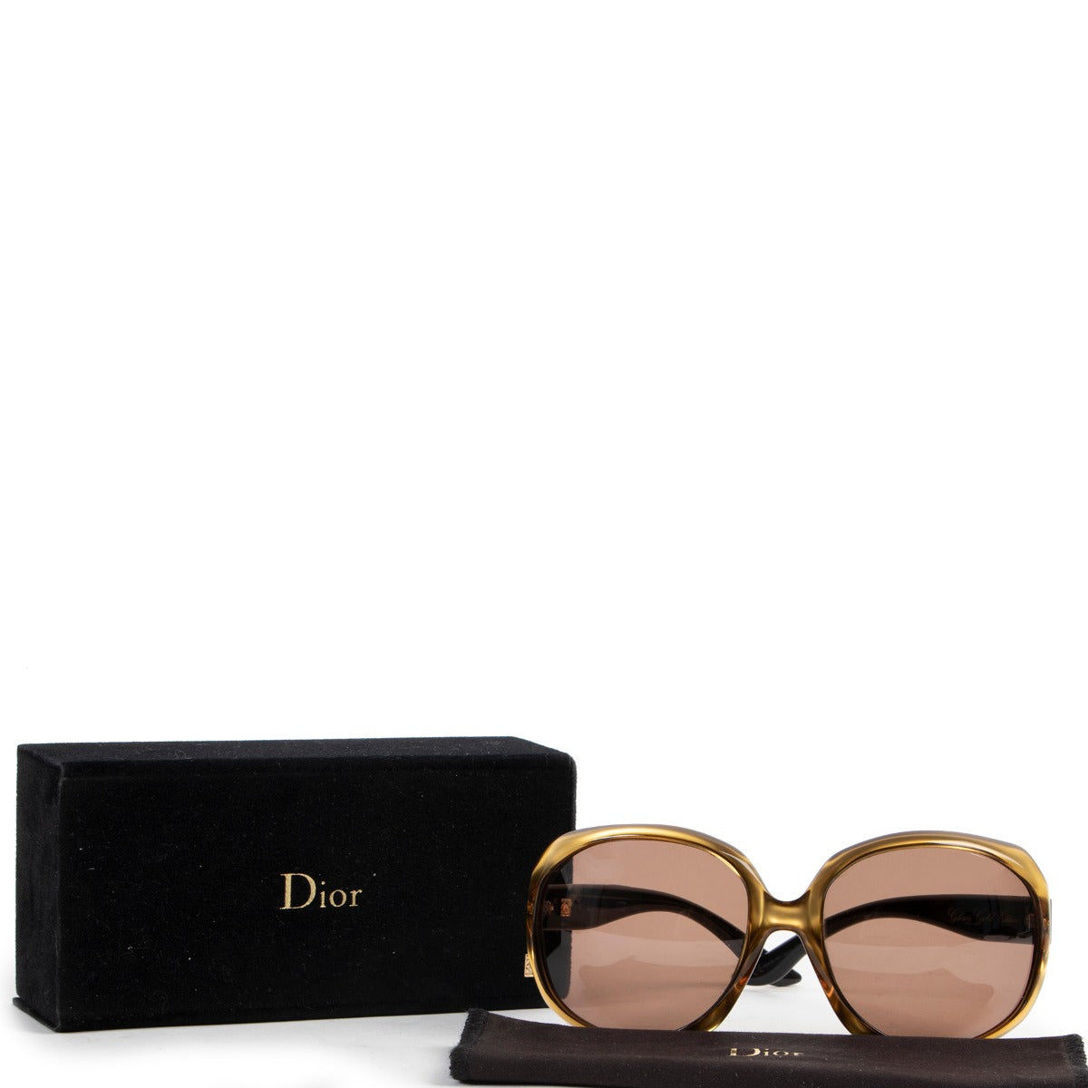 Buy these Christian Dior Gold Sunglasses at Labellov and give them a secondlife. Buy and sell your Christian dior items