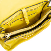 Achetez des sacs Miu Miu authentiques sur le webshop vintage Labellov au plus bas prix.