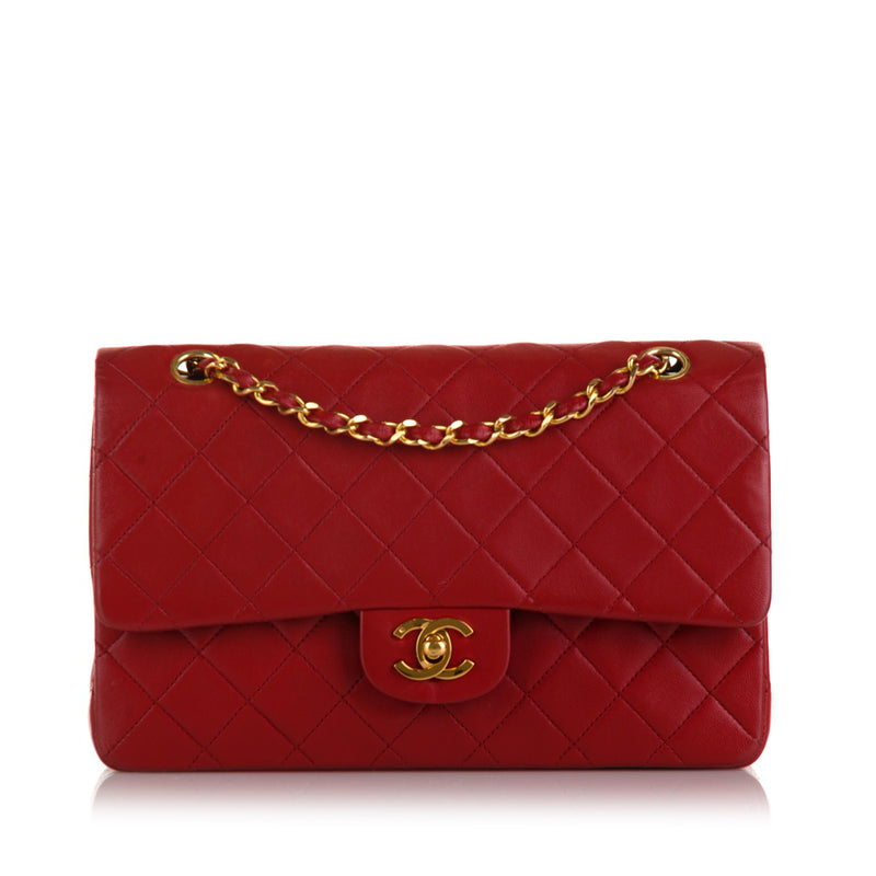 Shop safe online at Labellov in Antwerp, Brussels and Knokke this 100% authentic second hand Chanel Red Lambskin Leather Medium Classic flap Bag