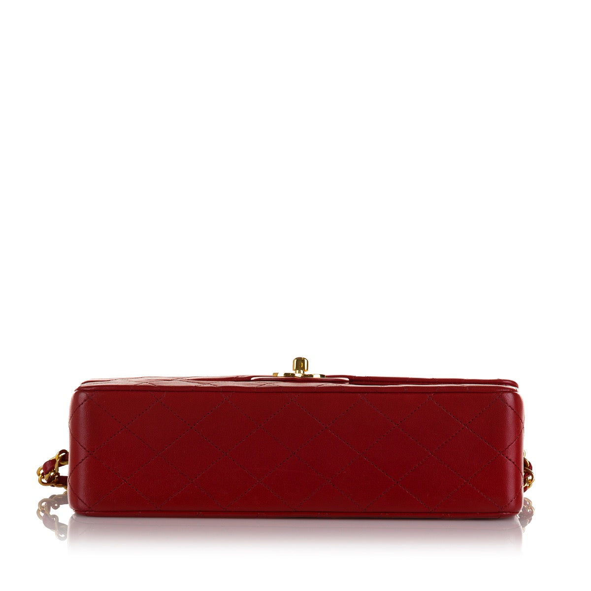 Shop safe online at Labellov in Antwerp, Brussels and Knokke this 100% authentic second hand Chanel Red Lambskin Leather Medium Classic flap Bag