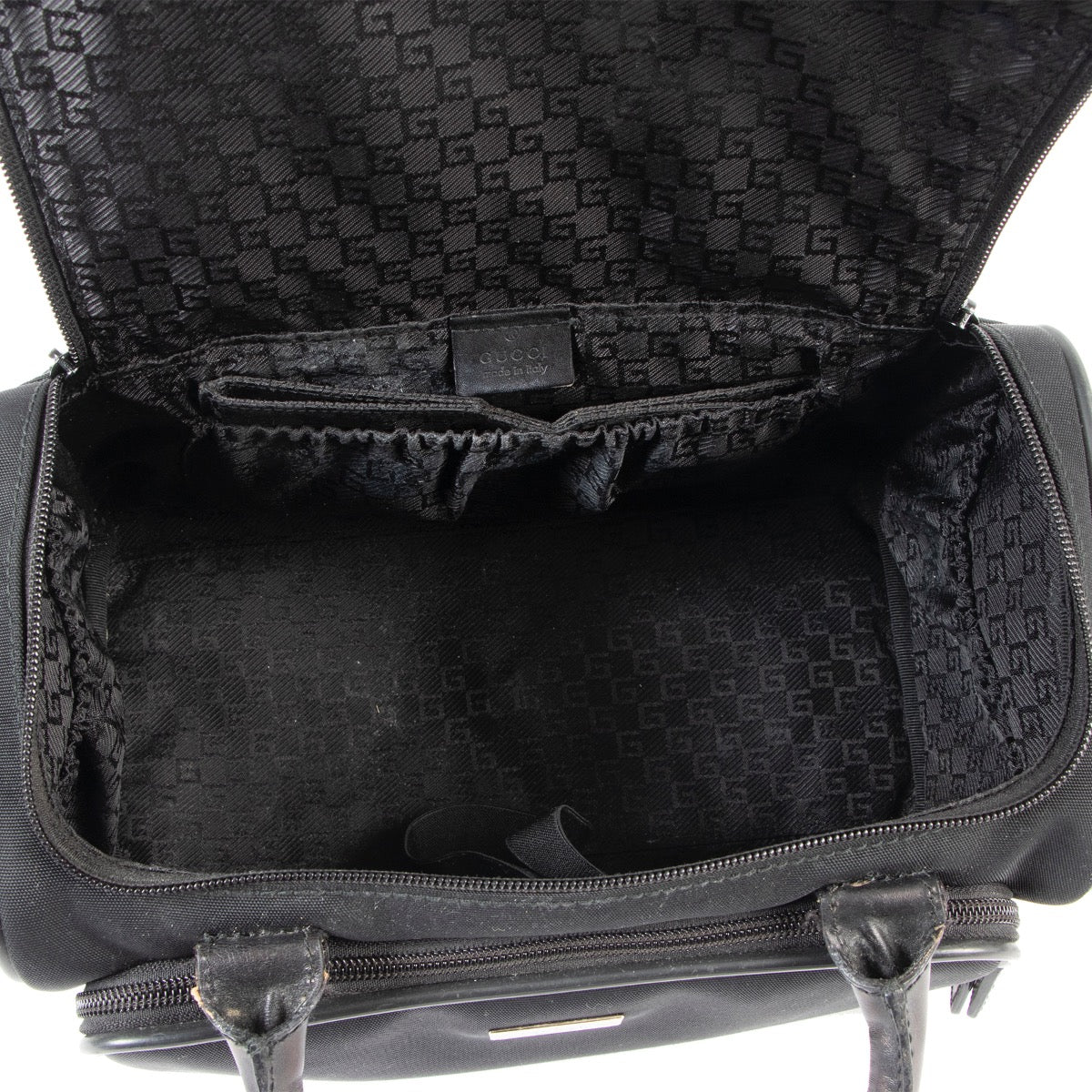 Buy online an authentic second hand Gucci black nylon beauty case in good condition at Labellov in Antwerp.