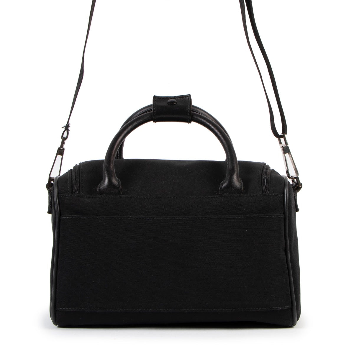 Buy online an authentic second hand Gucci black nylon beauty case in good condition at Labellov in Antwerp.