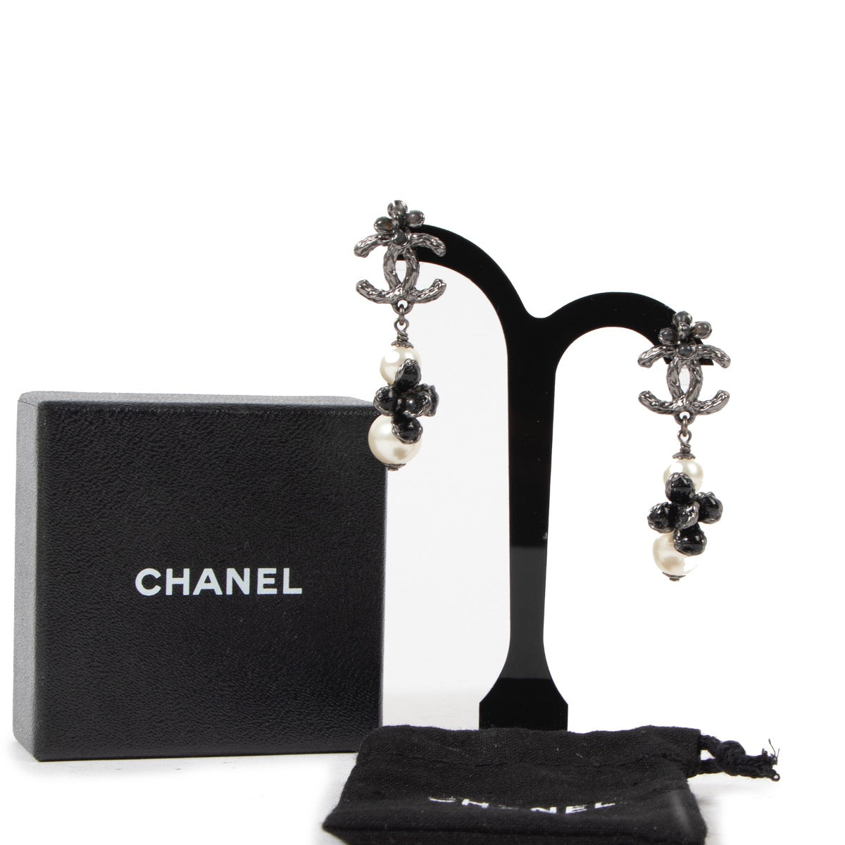Chanel Silver Metal Interlocked CC Earrings, Chanel Silver Metal Interlocked CC Earrings