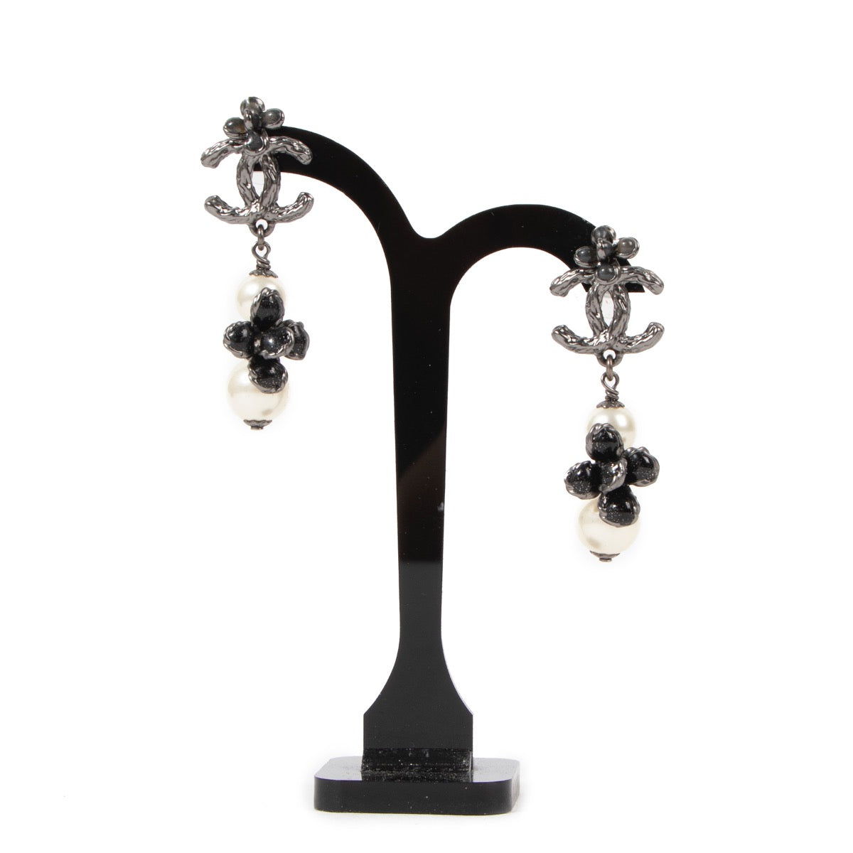 Chanel Silver Metal Interlocked CC Earrings, Chanel Silver Metal Interlocked CC Earrings