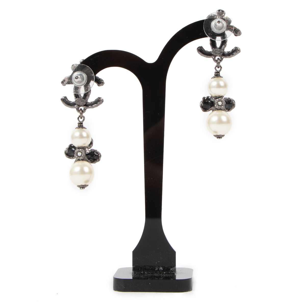 Chanel Silver Metal Interlocked CC Earrings, Chanel Silver Metal Interlocked CC Earrings