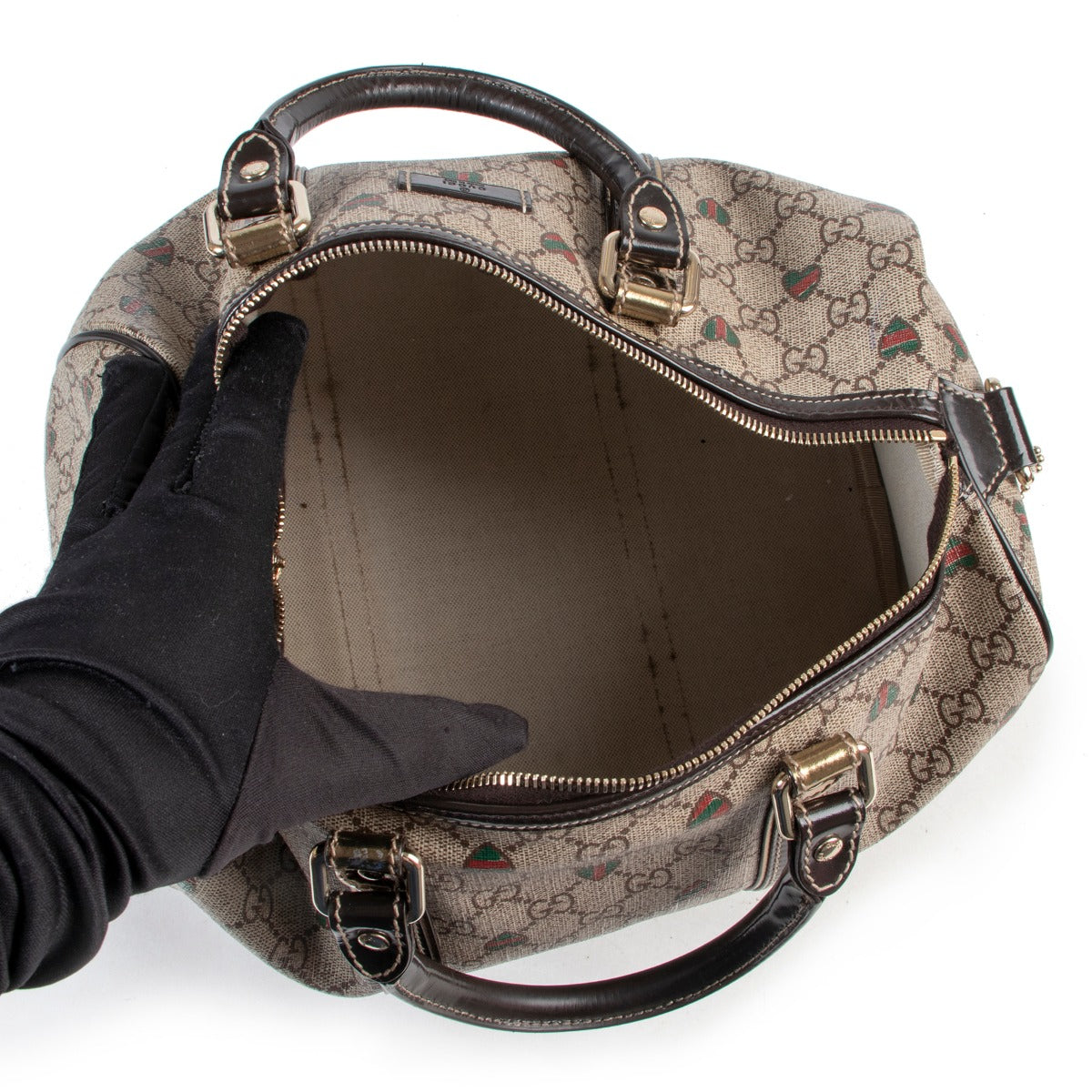 Buy Gucci in an authentic way on Labellov.