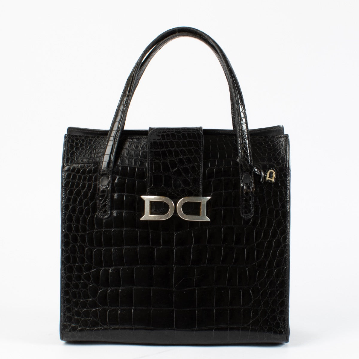 Shop safe online at Labellov in Antwerp, Brussels and Knokke this 100% authentic second hand Delvaux Black Shiny Alligator Bourgogne Tote