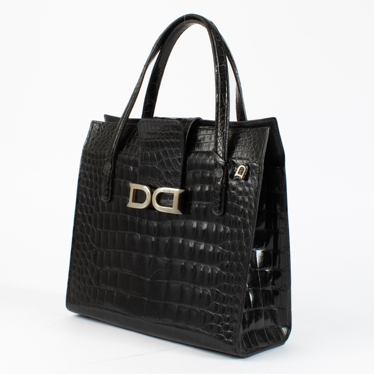 Shop safe online at Labellov in Antwerp, Brussels and Knokke this 100% authentic second hand Delvaux Black Shiny Alligator Bourgogne Tote