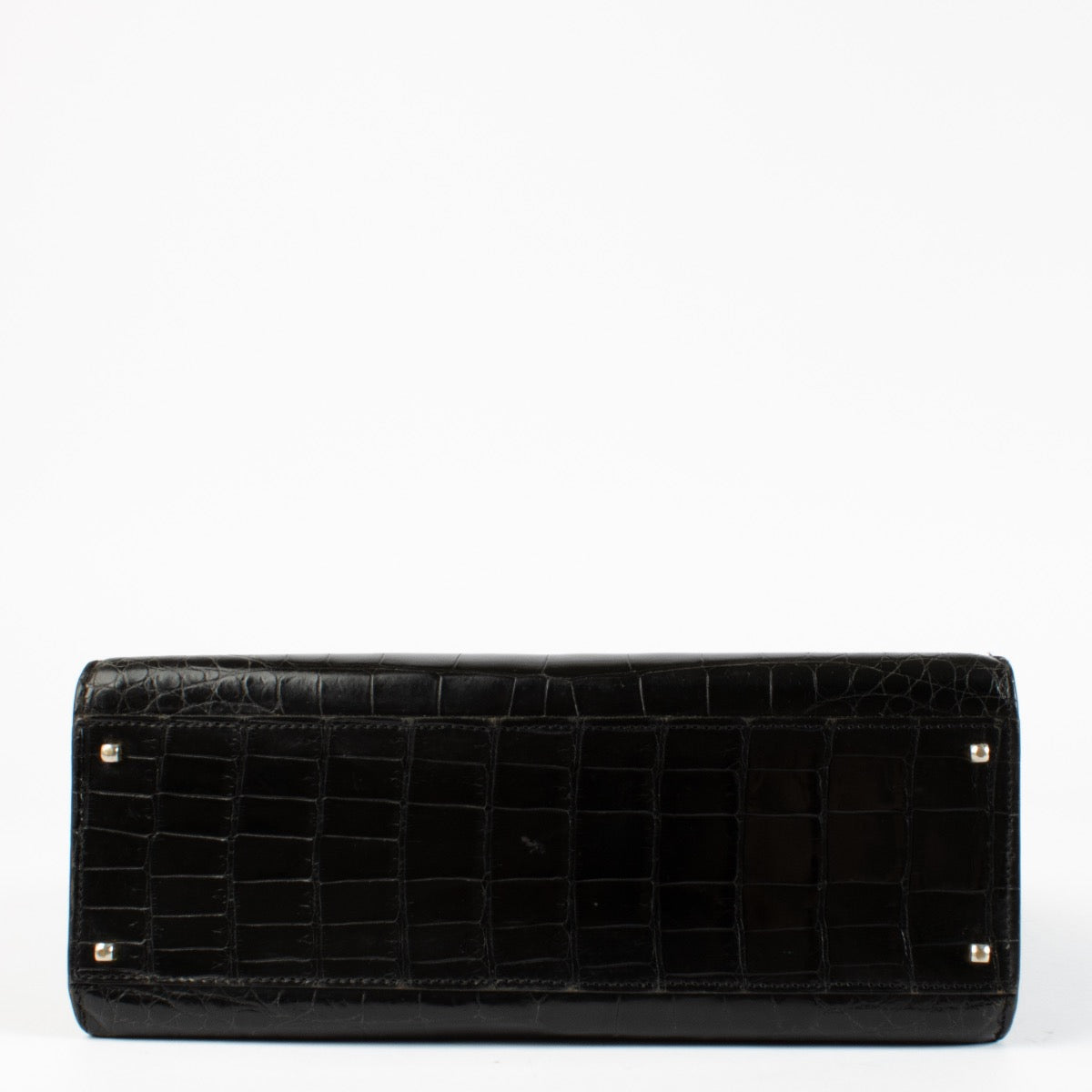 Shop safe online at Labellov in Antwerp, Brussels and Knokke this 100% authentic second hand Delvaux Black Shiny Alligator Bourgogne Tote