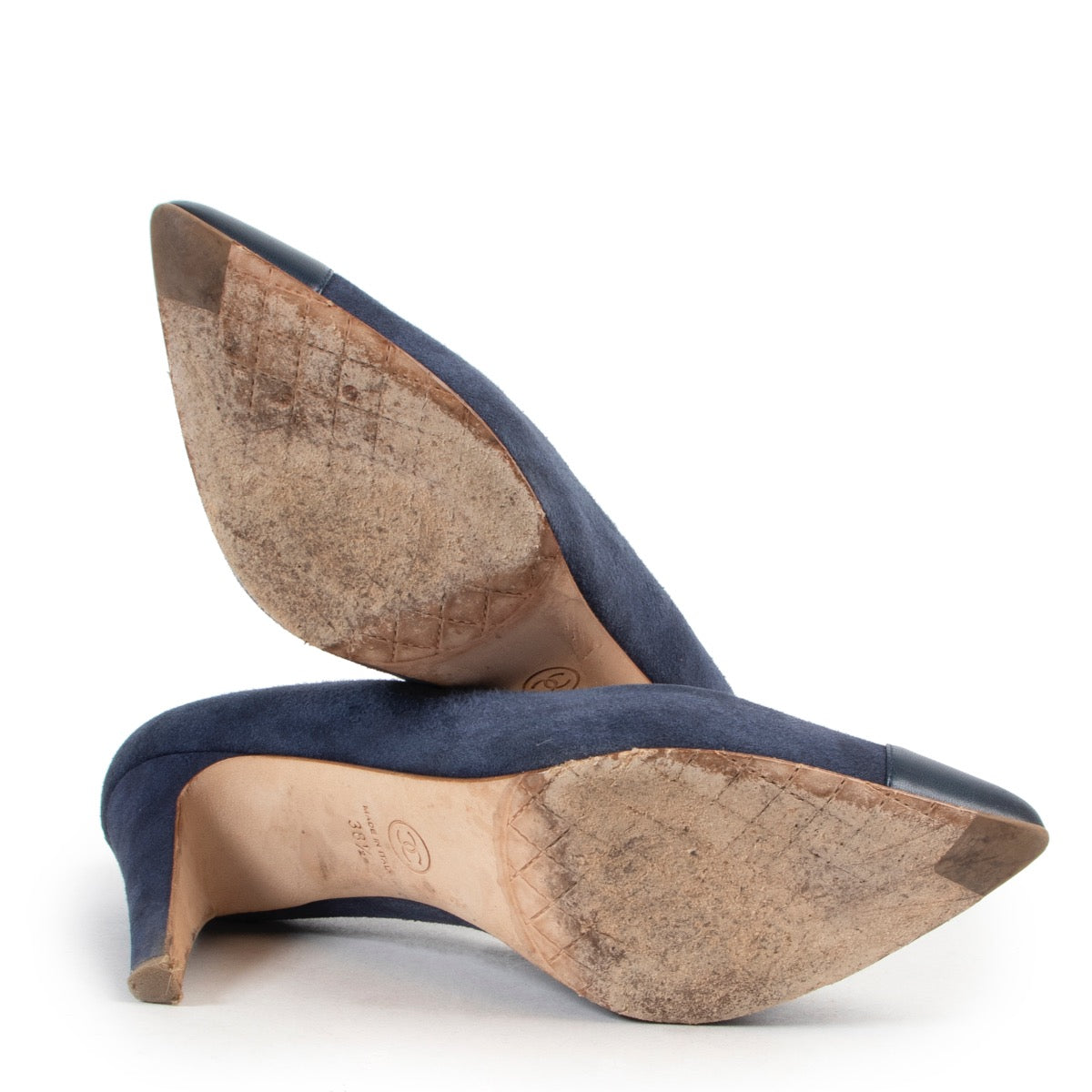 Shop safe online authentic second hand Chanel Blue Nubuck Pumps in Size 38,5 in very good condition and at the right price at labellov.com.