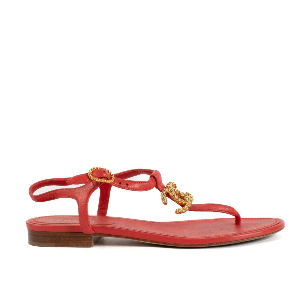 Shop safe online at Labellov in Antwerp and Knokke this 100% authentic second hand Chanel Pink CC Sandals - Size 37,5