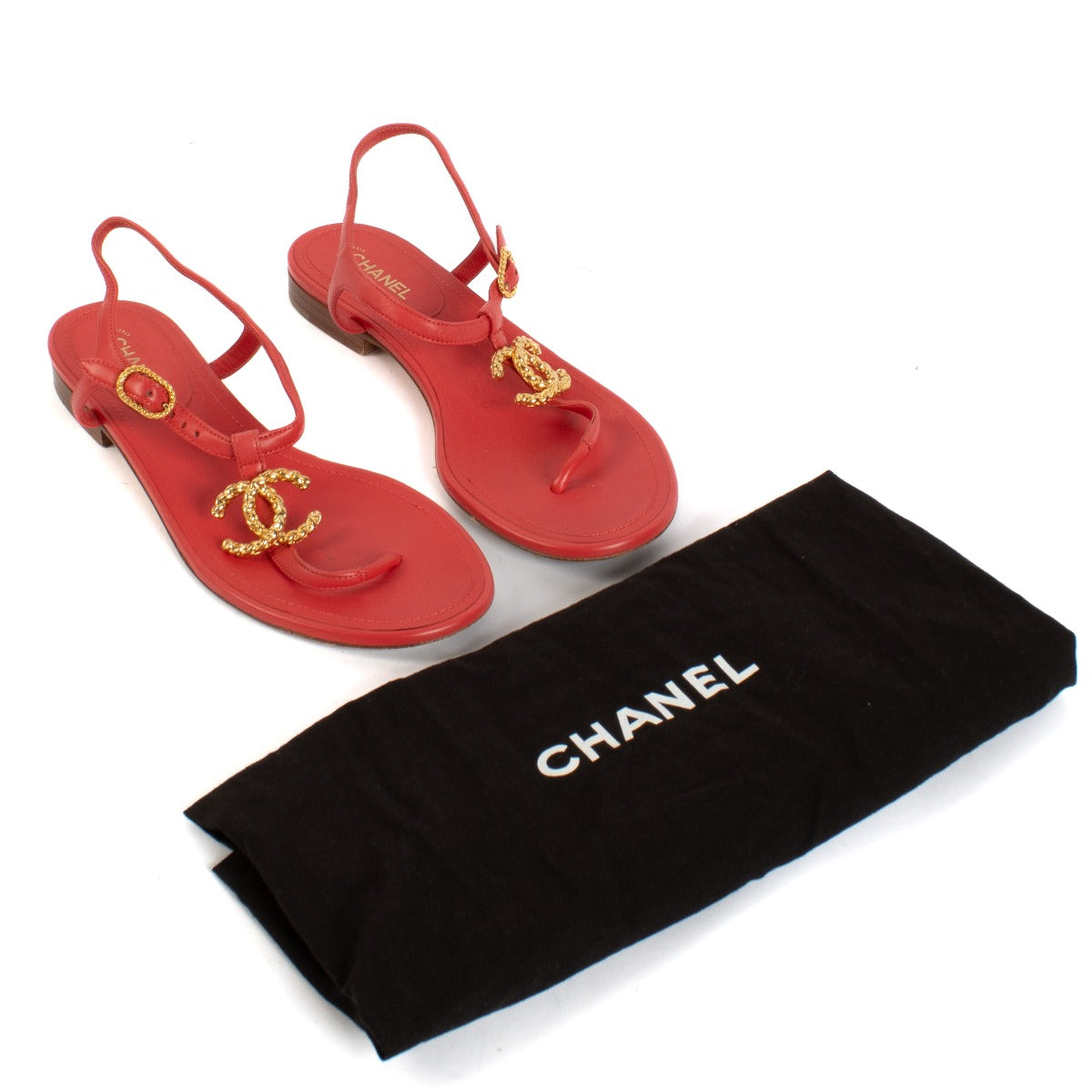 Shop safe online at Labellov in Antwerp and Knokke this 100% authentic second hand Chanel Pink CC Sandals - Size 37,5